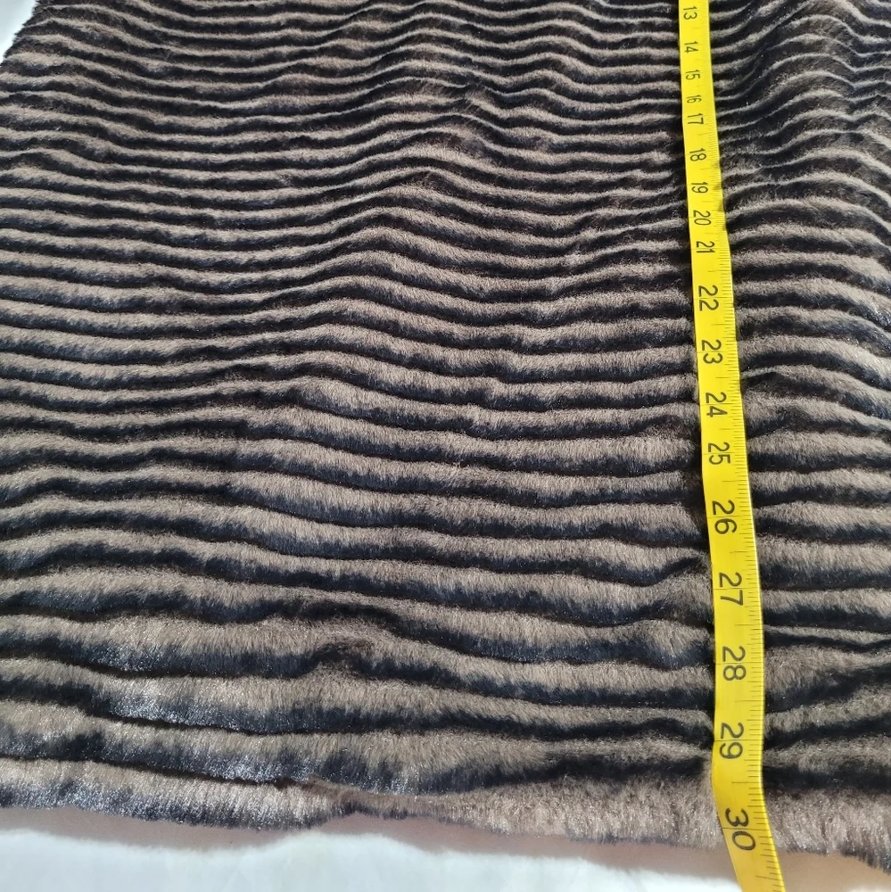 T Tahari Faux Fur Hooded Open Vest - Picture 6 of 7